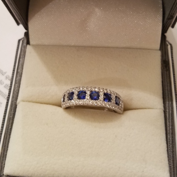 Jewelry - ❌❌❌SOLD❌❌❌DIAMOND & SAPPHIRE RING